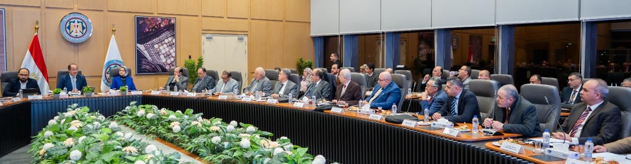 وزير المالية خلال حوار مفتوح مع أعضاء مكاتب المحاسبة وخبراء الضرائب